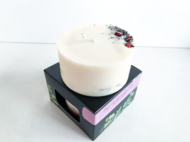 Sojas vaska svece ar pļavas ziediem un rožu aromātu 