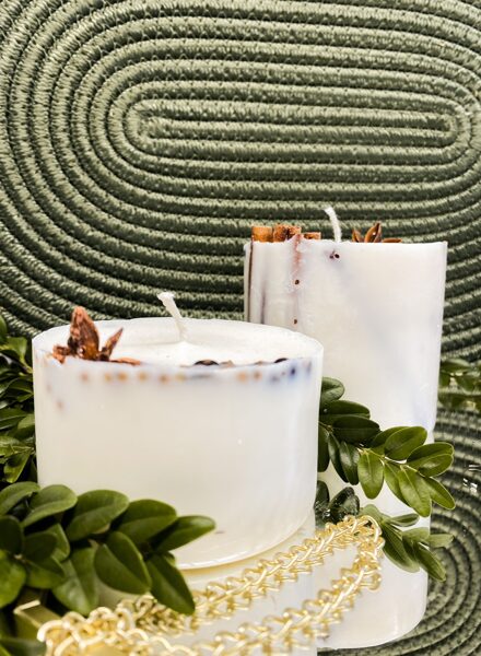 Sojas vaska svece ar Ziemassvētku garšvielām un aromātu