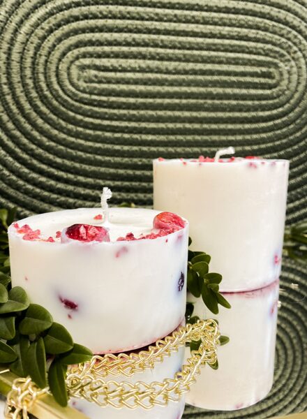 Sojas vaska svece ar augiem un ogu aromātu 