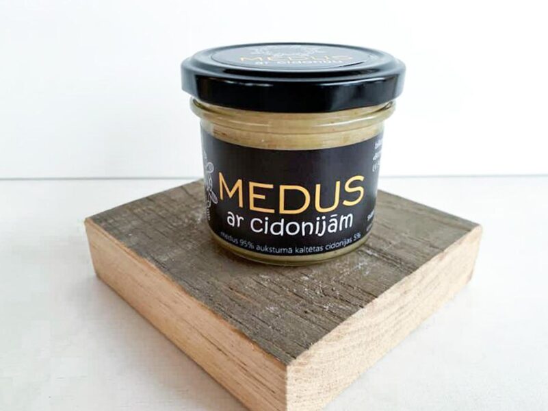 Medus ar cidonijām